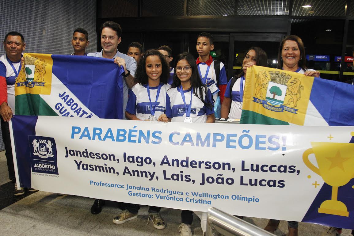 Leia mais sobre o artigo Estudantes de Jaboatão ganham ouro e prata em Olimpíada de Raciocínio em São Paulo