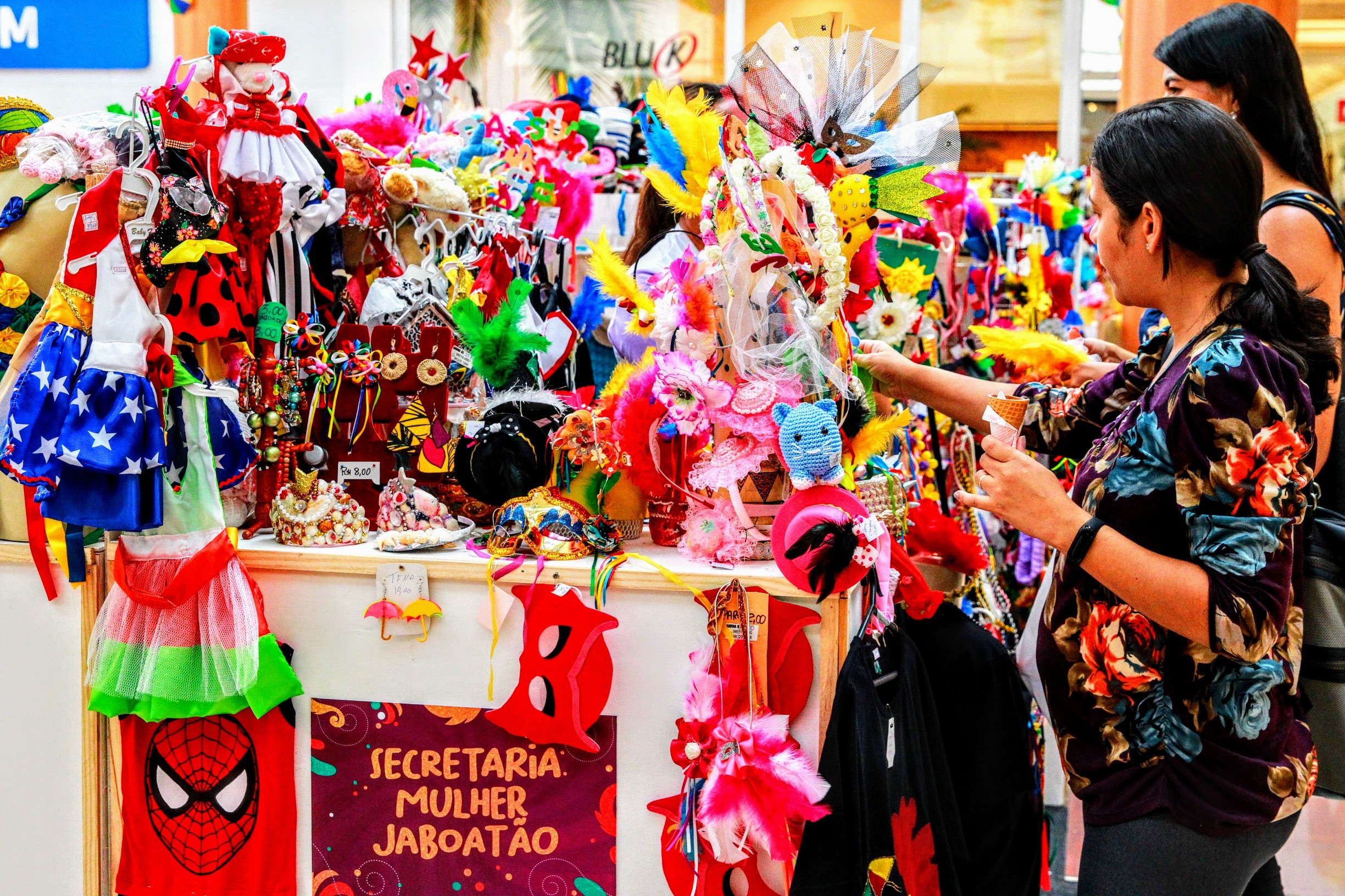 Leia mais sobre o artigo Artesãs do Espaço Mulher do Jaboatão expõem trabalhos na Feira de Carnaval do Shopping Guararapes