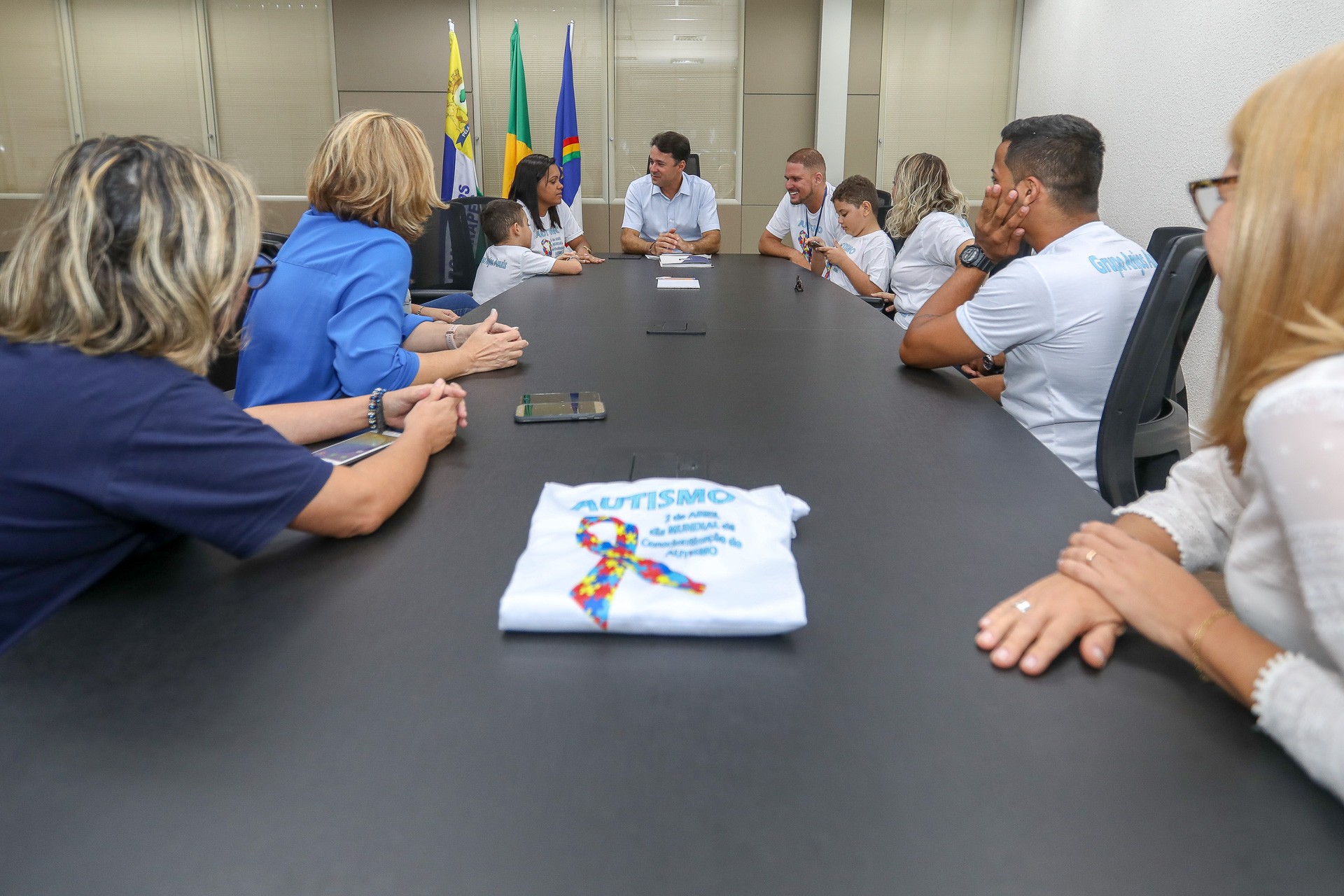Leia mais sobre o artigo Grupo Anjos Azuis visita Complexo Administrativo do Jaboatão e discute ações de conscientização sobre autismo