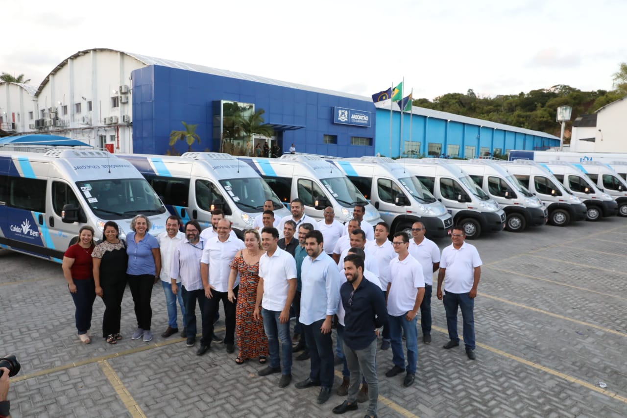 Leia mais sobre o artigo Prefeitura do Jaboatão renova frota de vans do Programa Cuidar Bem