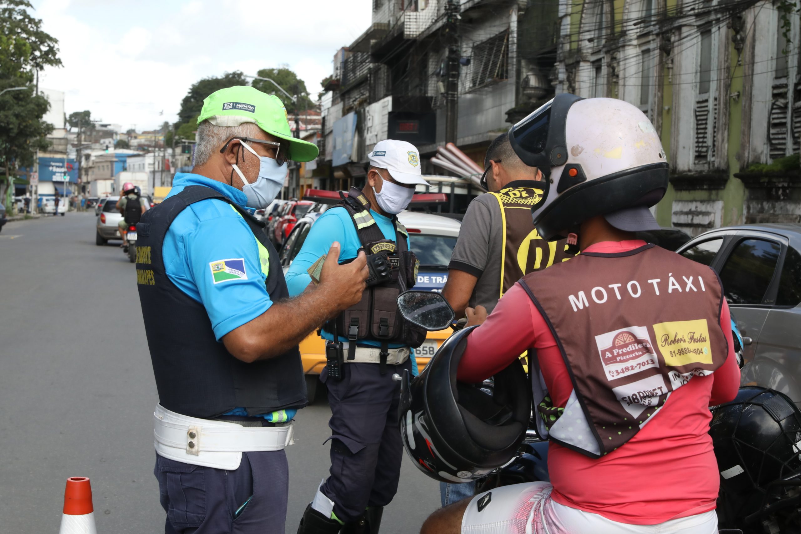 Leia mais sobre o artigo Jaboatão monta blitzes para orientar sobre novas regras e fiscalizar mototaxistas na retomada das atividades