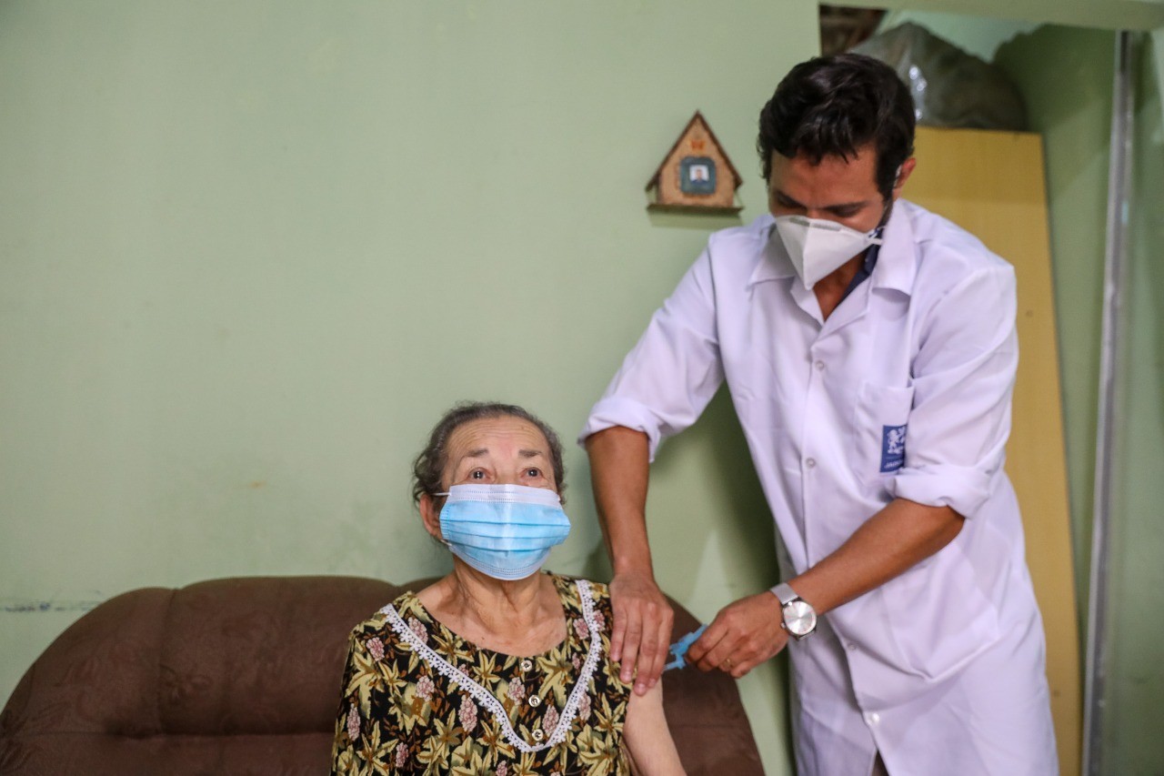 Leia mais sobre o artigo Prefeitura do Jaboatão inicia vacinação nos idosos com mais de 85 anos em domicílio