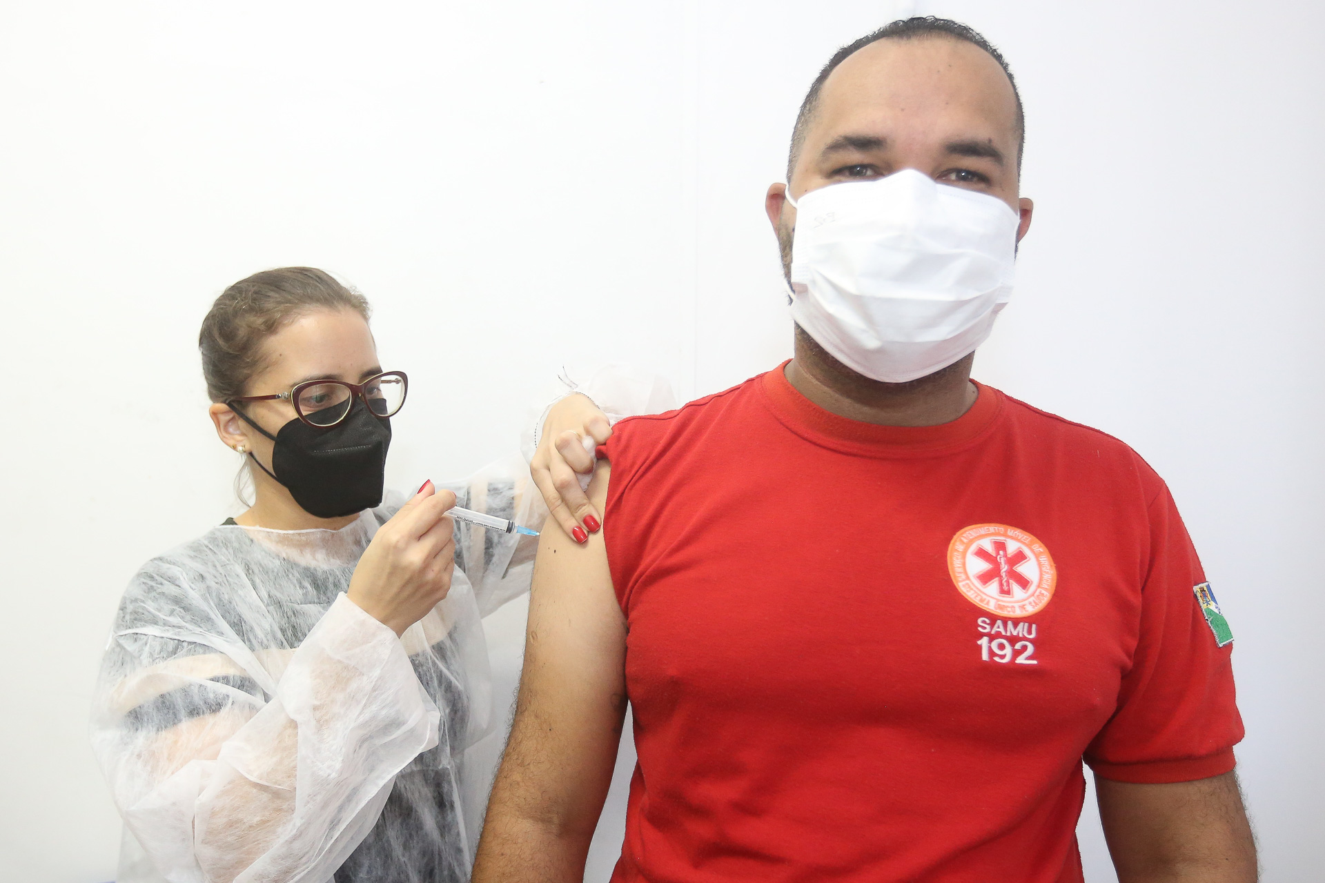 Leia mais sobre o artigo Trabalhadores da Saúde do Jaboatão começam a receber dose de reforço da vacina contra a Covid-19
